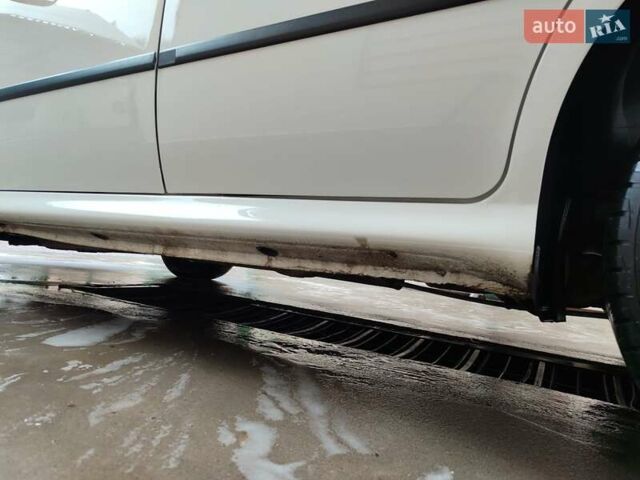 Білий Шкода Октавія, об'ємом двигуна 1.6 л та пробігом 217 тис. км за 5500 $, фото 22 на Automoto.ua