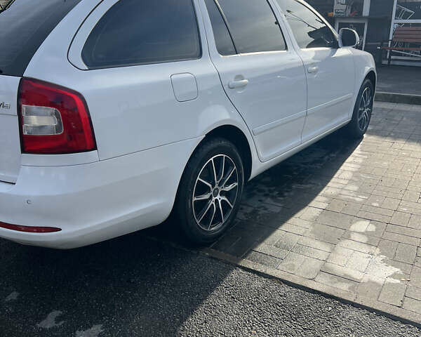 Шкода Октавія 2009 у Чернігові на Automoto.ua Білий Шкода Октавія, об'ємом двигуна 1.8 л та пробігом 222 тис. км за 7600 $, фото 6 на Automoto.ua