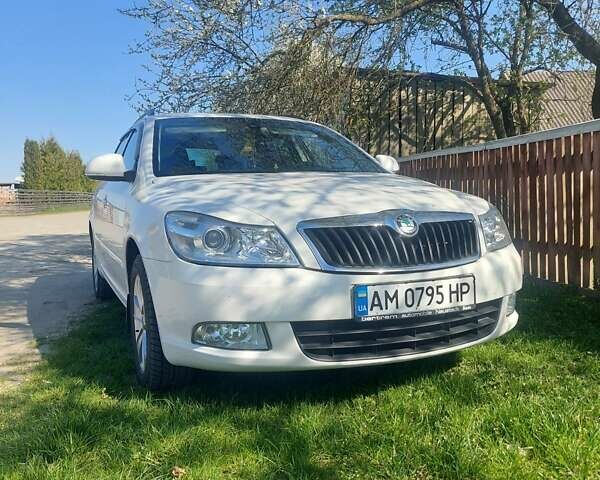 Белый Шкода Октавия, объемом двигателя 1.9 л и пробегом 313 тыс. км за 8000 $, фото 2 на Automoto.ua