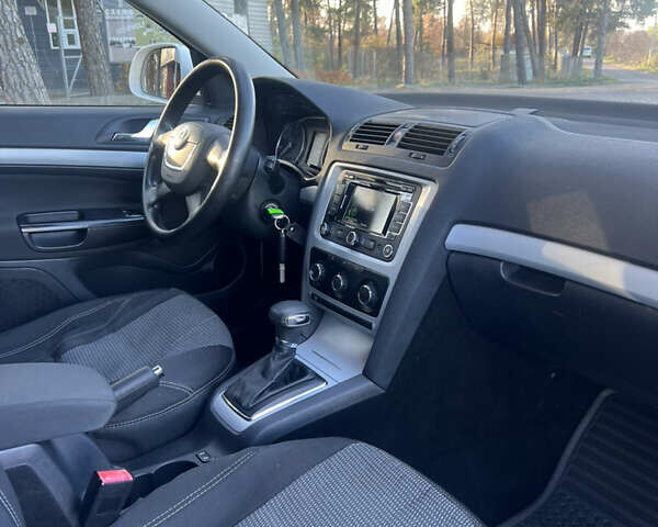 Белый Шкода Октавия, объемом двигателя 1.6 л и пробегом 236 тыс. км за 8200 $, фото 28 на Automoto.ua