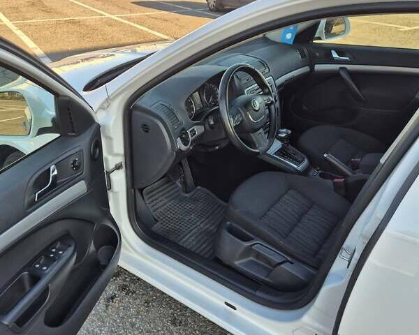 Білий Шкода Октавія, об'ємом двигуна 1.8 л та пробігом 222 тис. км за 7500 $, фото 14 на Automoto.ua