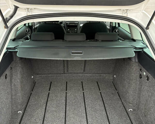 Білий Шкода Октавія, об'ємом двигуна 1.6 л та пробігом 235 тис. км за 6700 $, фото 35 на Automoto.ua