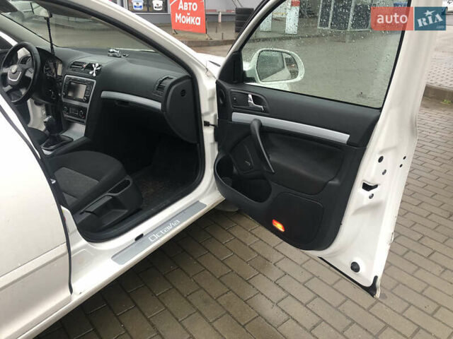 Білий Шкода Октавія, об'ємом двигуна 1.39 л та пробігом 230 тис. км за 6600 $, фото 6 на Automoto.ua