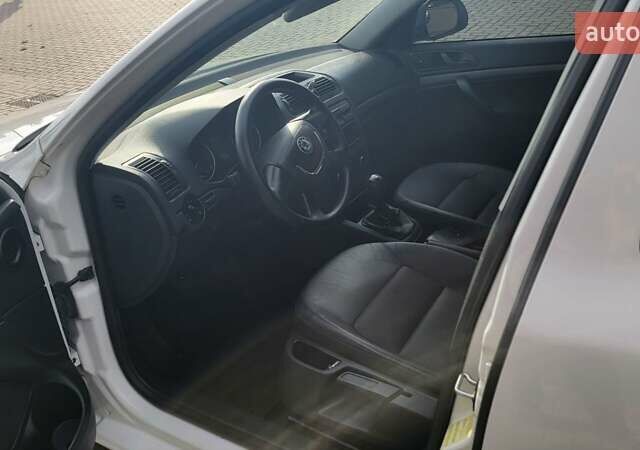 Белый Шкода Октавия, объемом двигателя 1.39 л и пробегом 255 тыс. км за 6450 $, фото 3 на Automoto.ua