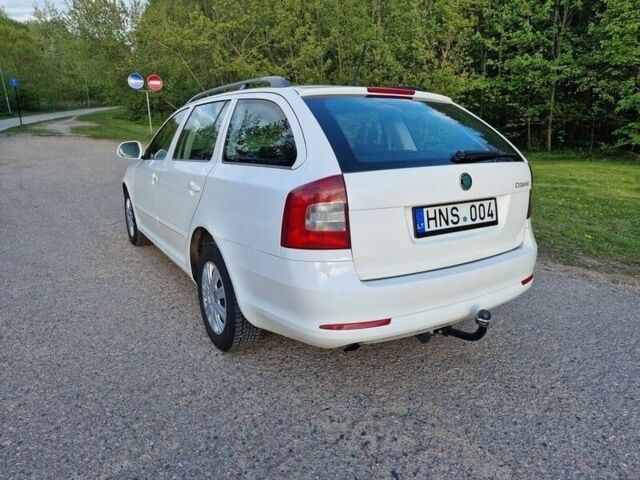 Белый Шкода Октавия, объемом двигателя 1.9 л и пробегом 220 тыс. км за 2200 $, фото 6 на Automoto.ua