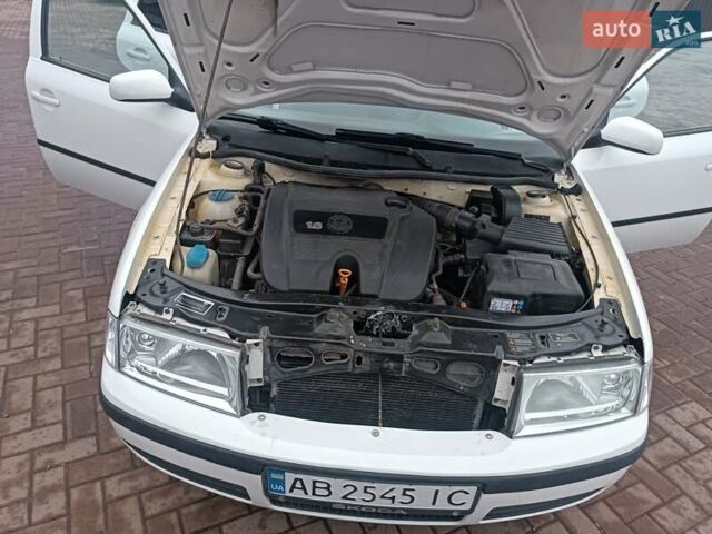 Белый Шкода Октавия, объемом двигателя 1.6 л и пробегом 274 тыс. км за 5300 $, фото 5 на Automoto.ua