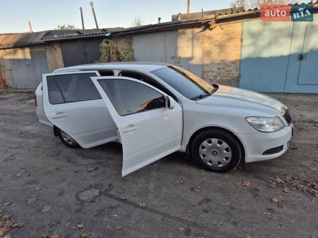 Шкода Октавия 2009 в Умани на Automoto.ua Белый Шкода Октавия, объемом двигателя 1.6 л и пробегом 252 тыс. км за 7600 $, фото 19 на Automoto.ua