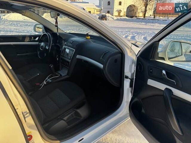 Білий Шкода Октавія, об'ємом двигуна 1.6 л та пробігом 395 тис. км за 6399 $, фото 21 на Automoto.ua