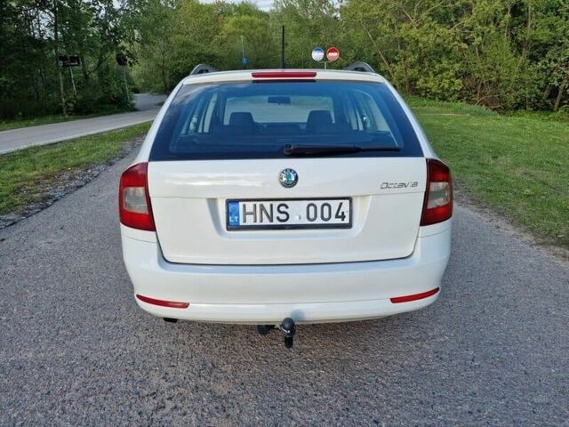 Белый Шкода Октавия, объемом двигателя 1.9 л и пробегом 220 тыс. км за 2200 $, фото 4 на Automoto.ua