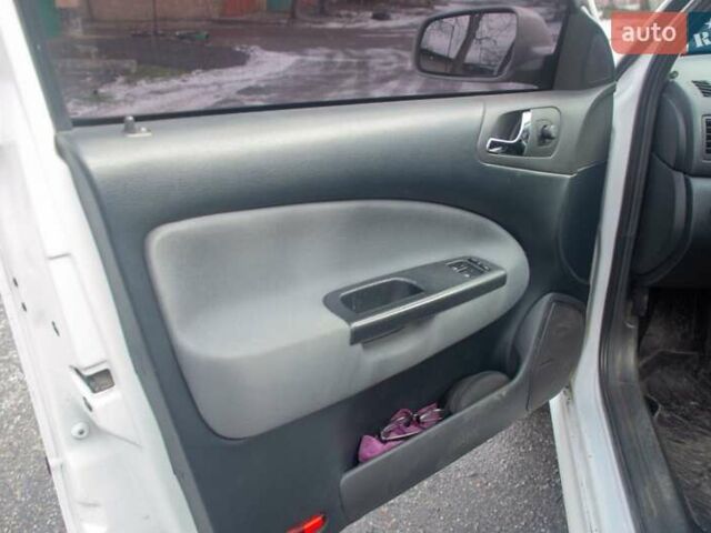 Белый Шкода Октавия, объемом двигателя 1.6 л и пробегом 287 тыс. км за 5500 $, фото 6 на Automoto.ua