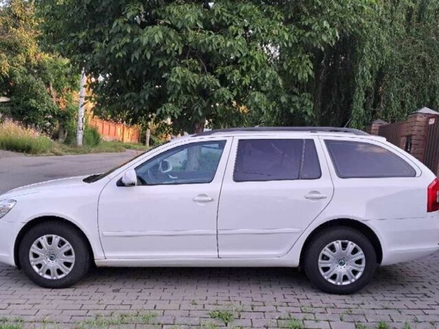 Белый Шкода Октавия, объемом двигателя 1.6 л и пробегом 149 тыс. км за 7900 $, фото 1 на Automoto.ua