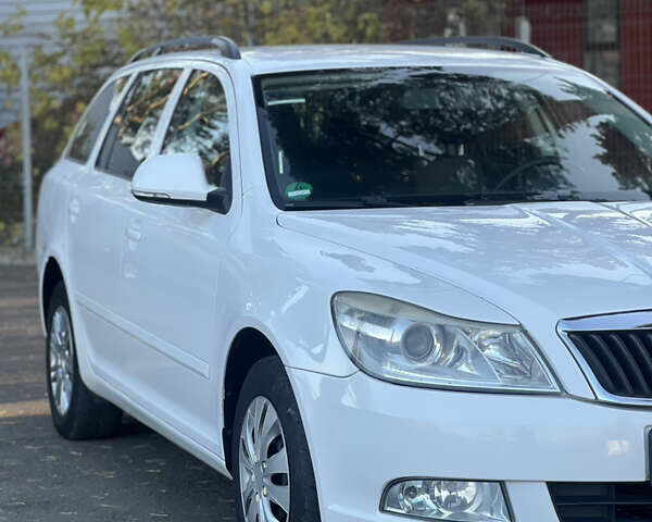 Белый Шкода Октавия, объемом двигателя 1.6 л и пробегом 236 тыс. км за 8200 $, фото 5 на Automoto.ua