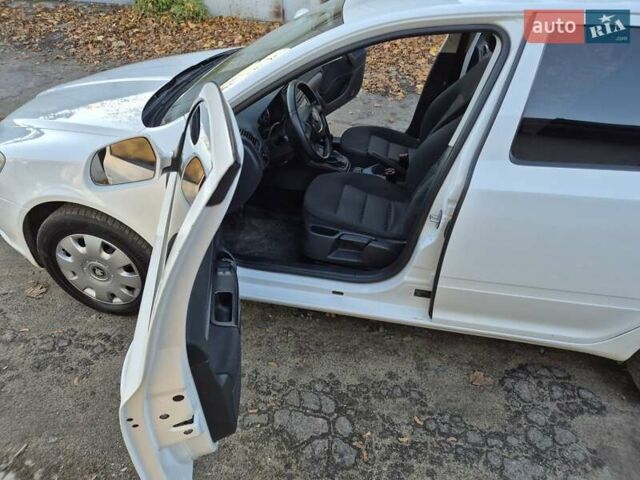 Шкода Октавия 2009 в Умани на Automoto.ua Белый Шкода Октавия, объемом двигателя 1.6 л и пробегом 252 тыс. км за 7600 $, фото 18 на Automoto.ua