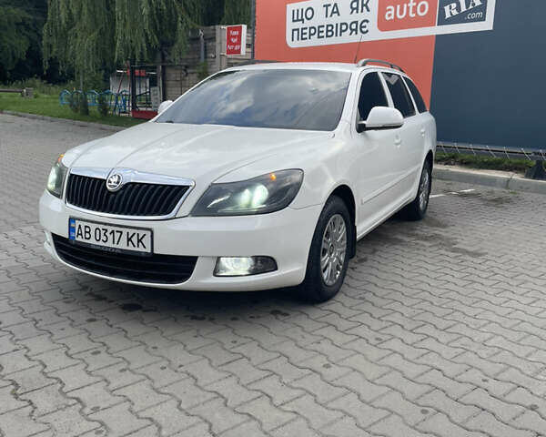 Белый Шкода Октавия, объемом двигателя 1.6 л и пробегом 280 тыс. км за 7900 $, фото 2 на Automoto.ua