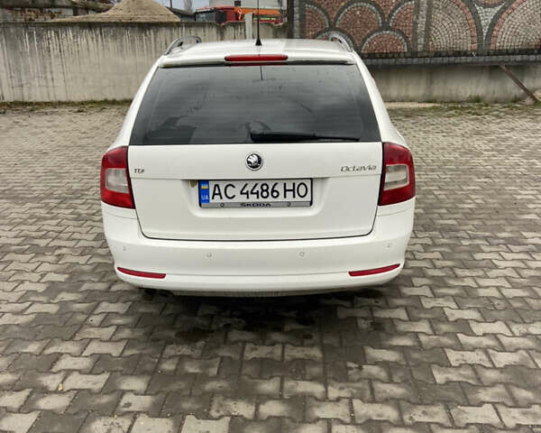 Белый Шкода Октавия, объемом двигателя 1.9 л и пробегом 245 тыс. км за 7850 $, фото 6 на Automoto.ua