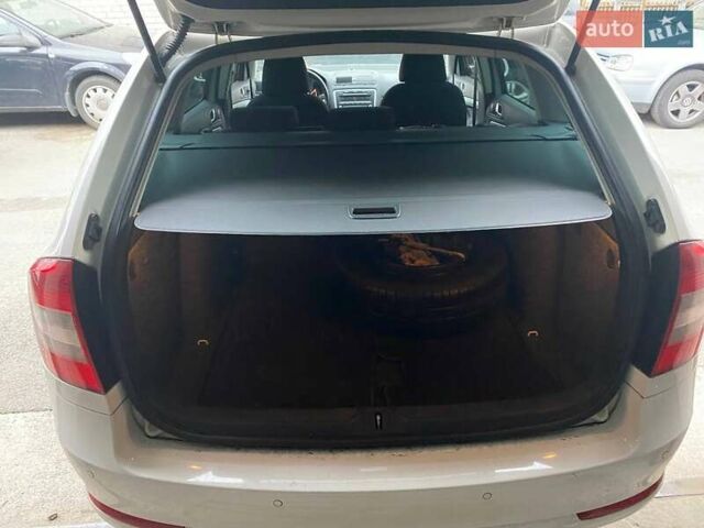 Белый Шкода Октавия, объемом двигателя 1.39 л и пробегом 206 тыс. км за 8500 $, фото 4 на Automoto.ua