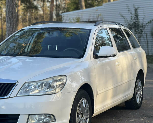 Белый Шкода Октавия, объемом двигателя 1.6 л и пробегом 236 тыс. км за 8200 $, фото 3 на Automoto.ua