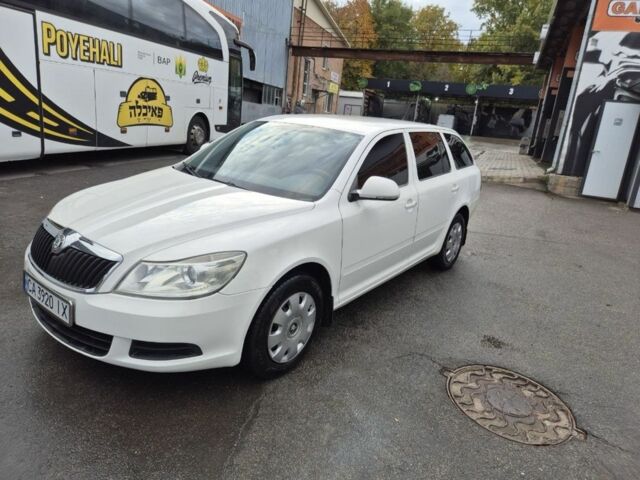 Білий Шкода Октавія, об'ємом двигуна 1.6 л та пробігом 252 тис. км за 7750 $, фото 1 на Automoto.ua