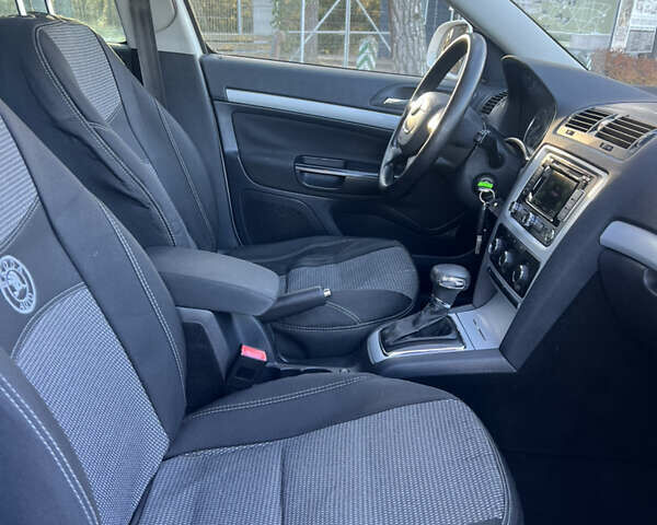 Белый Шкода Октавия, объемом двигателя 1.6 л и пробегом 236 тыс. км за 8200 $, фото 30 на Automoto.ua