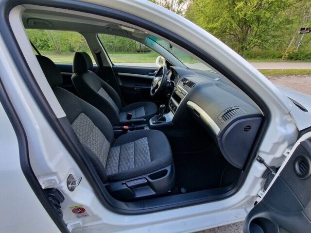 Белый Шкода Октавия, объемом двигателя 1.9 л и пробегом 220 тыс. км за 2200 $, фото 11 на Automoto.ua