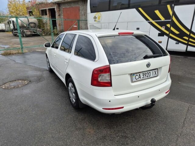 Білий Шкода Октавія, об'ємом двигуна 1.6 л та пробігом 252 тис. км за 7750 $, фото 7 на Automoto.ua