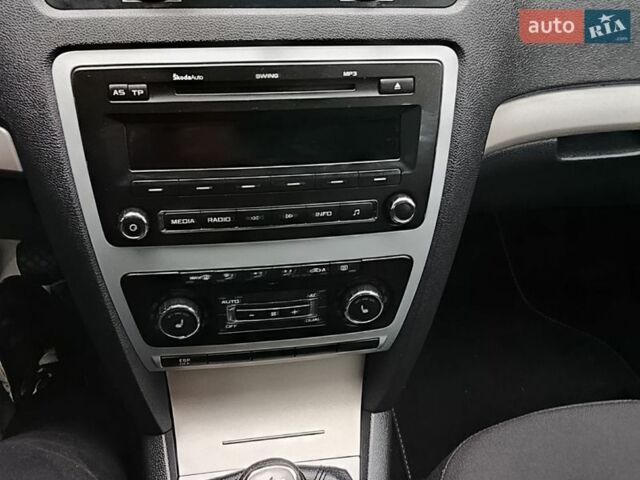 Белый Шкода Октавия, объемом двигателя 1.8 л и пробегом 217 тыс. км за 6600 $, фото 5 на Automoto.ua