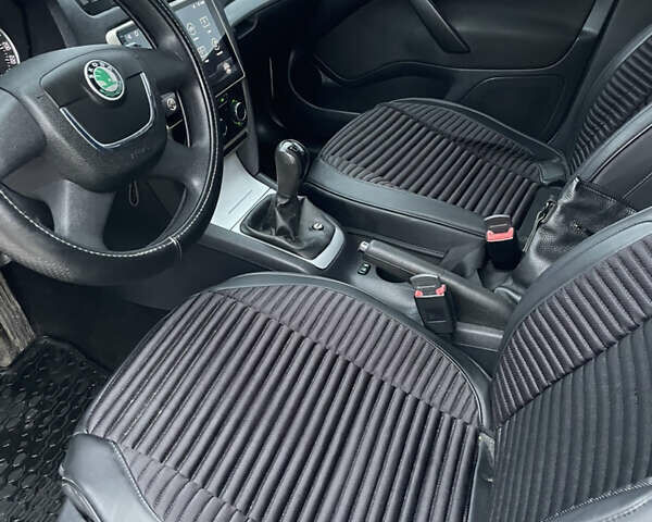 Білий Шкода Октавія, об'ємом двигуна 1.6 л та пробігом 299 тис. км за 7600 $, фото 47 на Automoto.ua