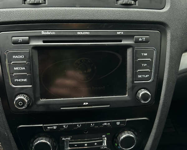 Белый Шкода Октавия, объемом двигателя 1.9 л и пробегом 233 тыс. км за 6000 $, фото 11 на Automoto.ua