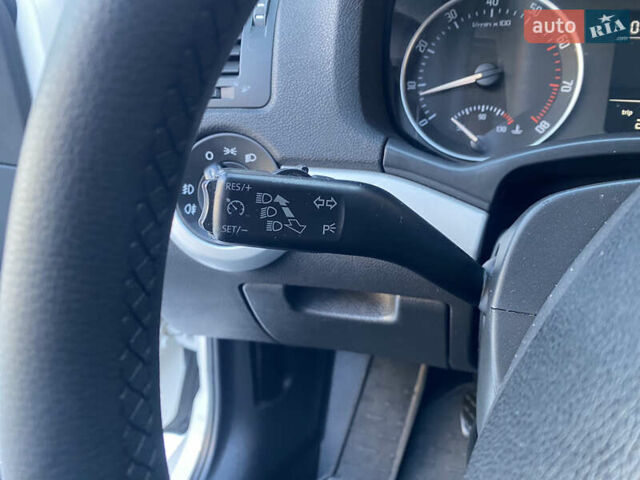 Білий Шкода Октавія, об'ємом двигуна 1.39 л та пробігом 292 тис. км за 6300 $, фото 8 на Automoto.ua