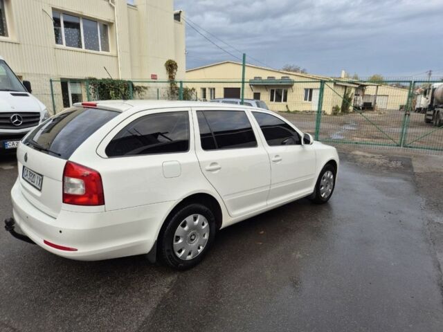 Білий Шкода Октавія, об'ємом двигуна 1.6 л та пробігом 252 тис. км за 7750 $, фото 2 на Automoto.ua