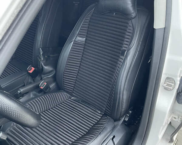 Білий Шкода Октавія, об'ємом двигуна 1.6 л та пробігом 300 тис. км за 7200 $, фото 43 на Automoto.ua