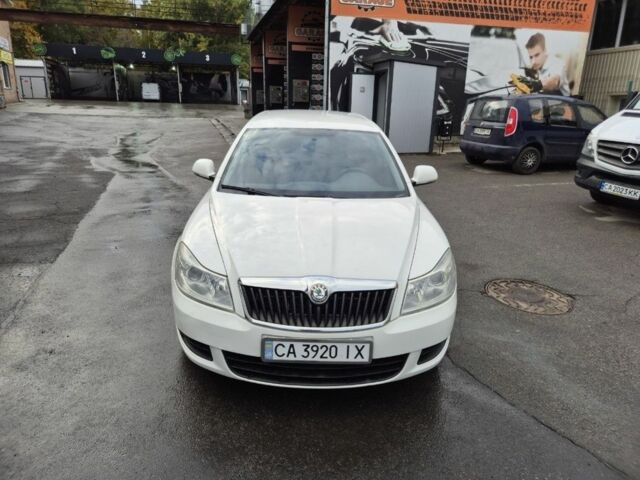 Білий Шкода Октавія, об'ємом двигуна 1.6 л та пробігом 252 тис. км за 7750 $, фото 4 на Automoto.ua
