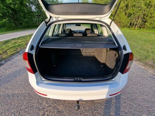 Белый Шкода Октавия, объемом двигателя 1.9 л и пробегом 220 тыс. км за 2200 $, фото 3 на Automoto.ua