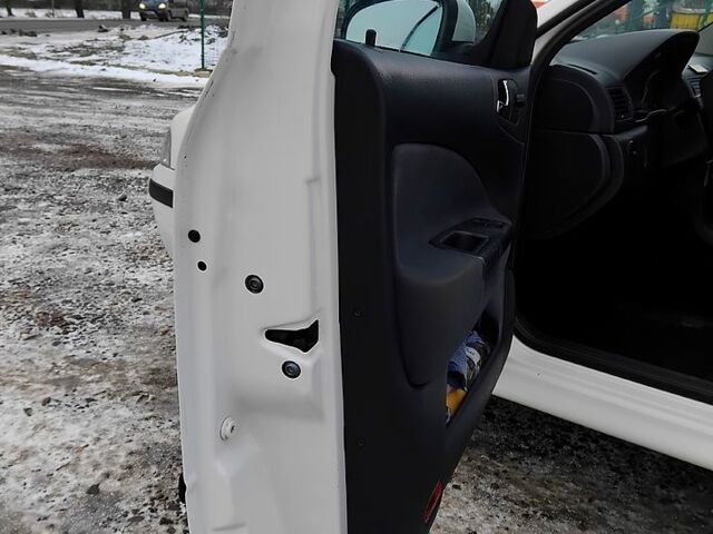 Білий Шкода Октавія, об'ємом двигуна 1.6 л та пробігом 157 тис. км за 7500 $, фото 5 на Automoto.ua