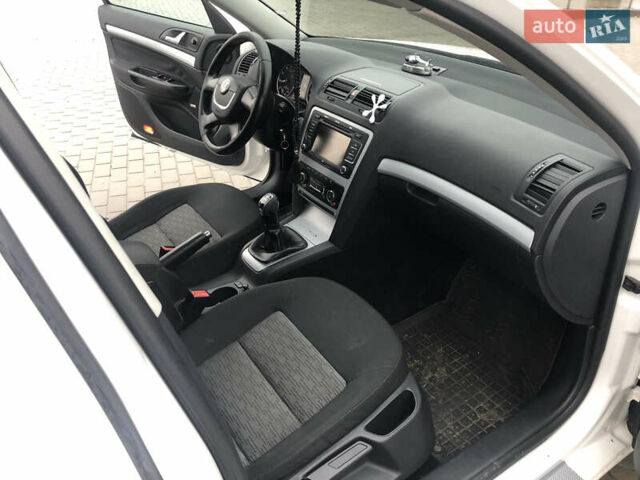Білий Шкода Октавія, об'ємом двигуна 1.39 л та пробігом 230 тис. км за 6600 $, фото 5 на Automoto.ua