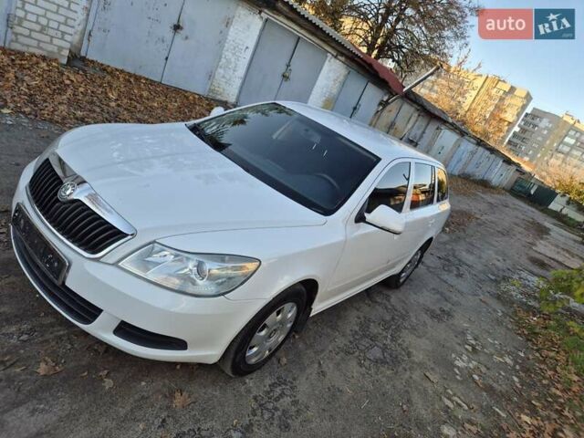 Шкода Октавия 2009 в Умани на Automoto.ua Белый Шкода Октавия, объемом двигателя 1.6 л и пробегом 252 тыс. км за 7600 $, фото 10 на Automoto.ua