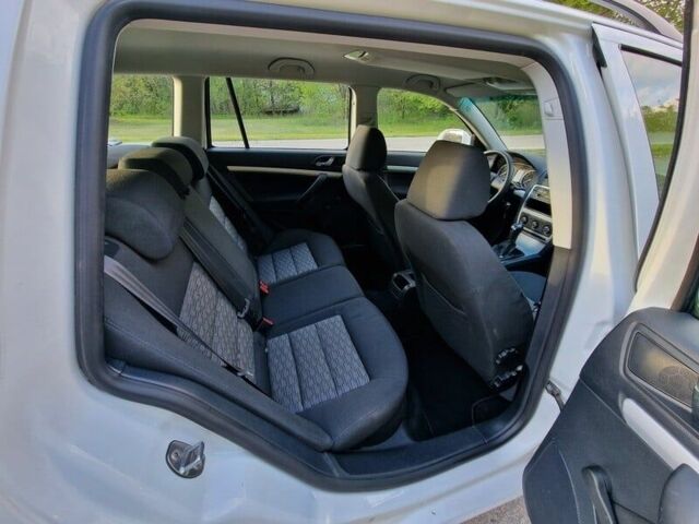 Белый Шкода Октавия, объемом двигателя 1.9 л и пробегом 220 тыс. км за 2200 $, фото 12 на Automoto.ua