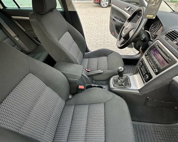 Білий Шкода Октавія, об'ємом двигуна 2 л та пробігом 260 тис. км за 9400 $, фото 40 на Automoto.ua