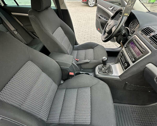 Білий Шкода Октавія, об'ємом двигуна 2 л та пробігом 260 тис. км за 9400 $, фото 39 на Automoto.ua