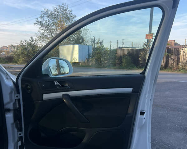 Белый Шкода Октавия, объемом двигателя 1.6 л и пробегом 236 тыс. км за 8200 $, фото 19 на Automoto.ua