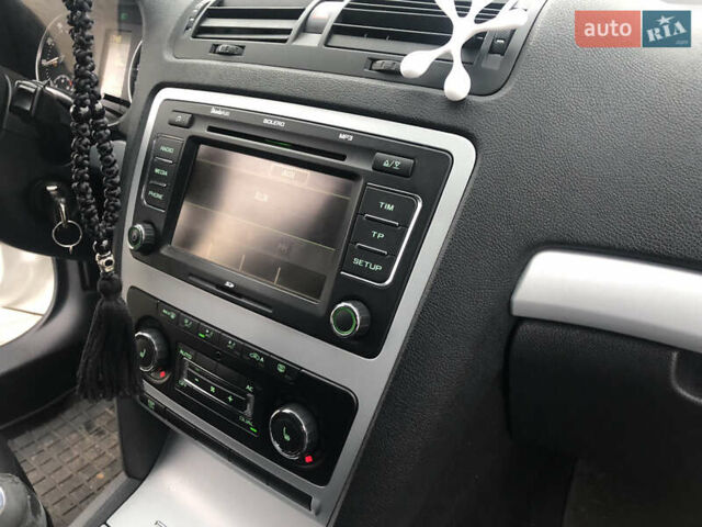 Білий Шкода Октавія, об'ємом двигуна 1.39 л та пробігом 230 тис. км за 6600 $, фото 7 на Automoto.ua