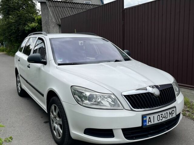 Білий Шкода Октавія, об'ємом двигуна 1.6 л та пробігом 217 тис. км за 6400 $, фото 1 на Automoto.ua