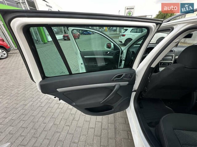 Білий Шкода Октавія, об'ємом двигуна 2 л та пробігом 260 тис. км за 9400 $, фото 36 на Automoto.ua