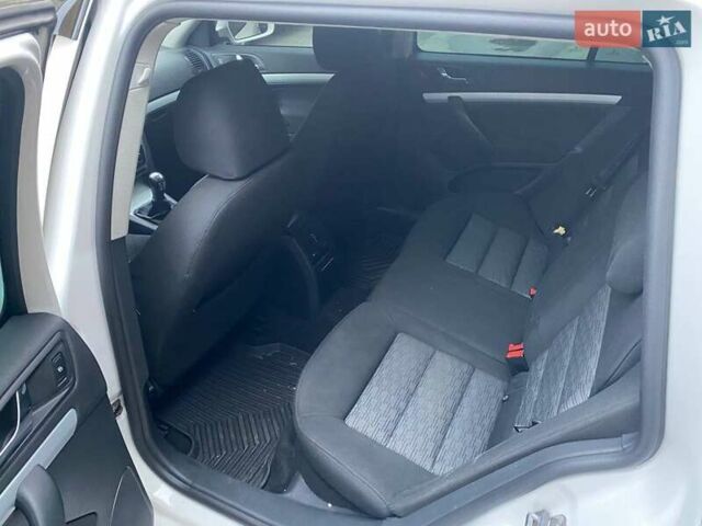 Белый Шкода Октавия, объемом двигателя 1.39 л и пробегом 206 тыс. км за 8500 $, фото 7 на Automoto.ua