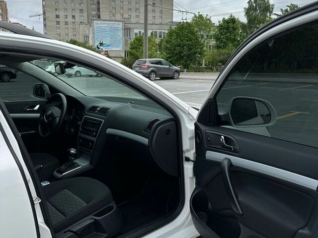 Білий Шкода Октавія, об'ємом двигуна 1.6 л та пробігом 226 тис. км за 8799 $, фото 18 на Automoto.ua