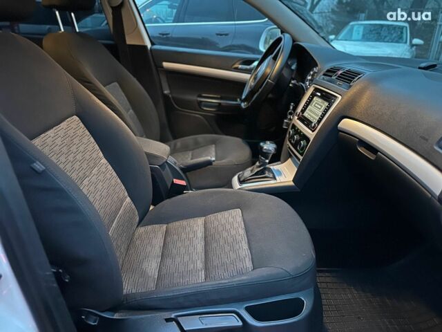 Белый Шкода Октавия, объемом двигателя 1.8 л и пробегом 316 тыс. км за 7290 $, фото 16 на Automoto.ua