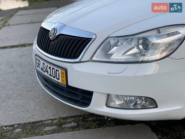 Белый Шкода Октавия, объемом двигателя 1.6 л и пробегом 281 тыс. км за 8600 $, фото 1 на Automoto.ua
