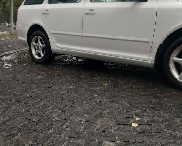 Белый Шкода Октавия, объемом двигателя 1.6 л и пробегом 367 тыс. км за 6600 $, фото 5 на Automoto.ua