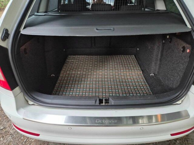 Білий Шкода Октавія, об'ємом двигуна 1.6 л та пробігом 278 тис. км за 7600 $, фото 12 на Automoto.ua