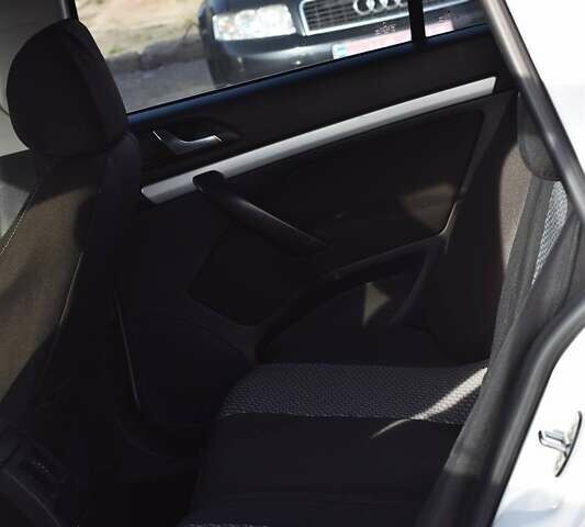 Білий Шкода Октавія, об'ємом двигуна 1.6 л та пробігом 259 тис. км за 7200 $, фото 16 на Automoto.ua